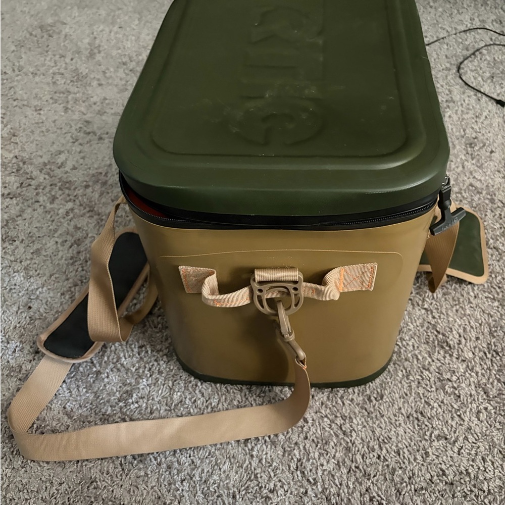 RTIC 30-Can, 20 Qt, Ultra-Tough Soft-Sided Cooler. Leakproof And Waterproof. - Picture 5 of 5